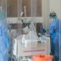 Ligoninės žaibiškai pildosi sunkiais COVID-19 pacientais: teko imtis skubių sprendimų, kai kurie skyriai – uždaromi
