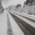 Kelininkai įspėja dėl keliuose susiformavusio plikledžio ir sniego provėžų