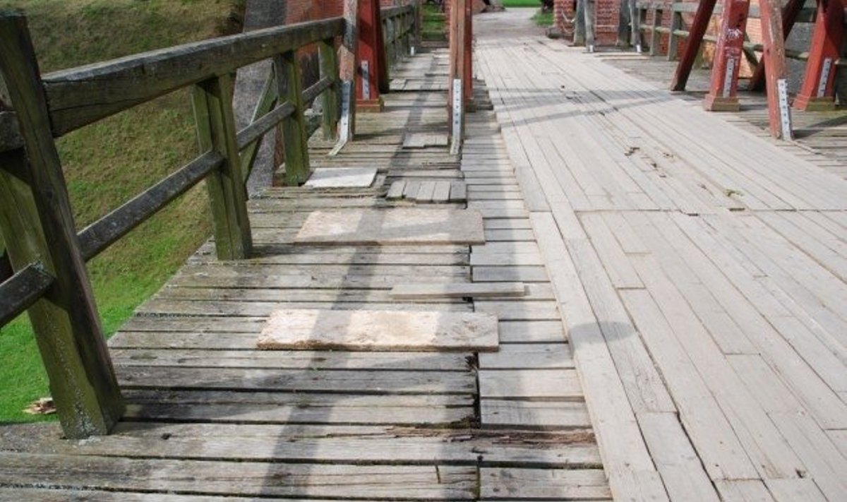 Biržų pilies tiltas