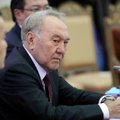 Buvęs Kazachstano prezidentas atsisako valdančiosios partijos vadovo pareigų