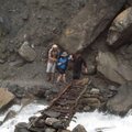 Kelias link gražiausių Nepalo kalnų: sraunios upės ir pavojingos nuošliaužos