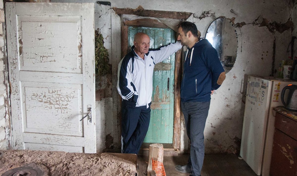 Režisierius Maratas Sargsyanas svečiuojasi pas savo filmo "Tėvas" herojų Vida Antonovą