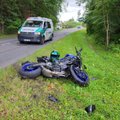 Nelaimė Vilniaus pakraštyje – motociklas rėžėsi į „VW Golf“, motociklininkas atsidūrė ligoninėje