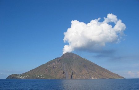 Strombolio ugnikalnis, Italija