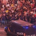 Madride policija lazdomis vaikė prieš popiežiaus vizitą protestuojančius demonstrantus