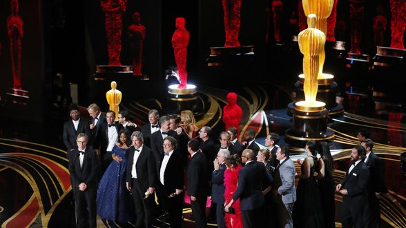 Los Andžele išdalinti „Oskarai“: be vedėjo likusi ceremonija pateikė nemažai staigmenų
