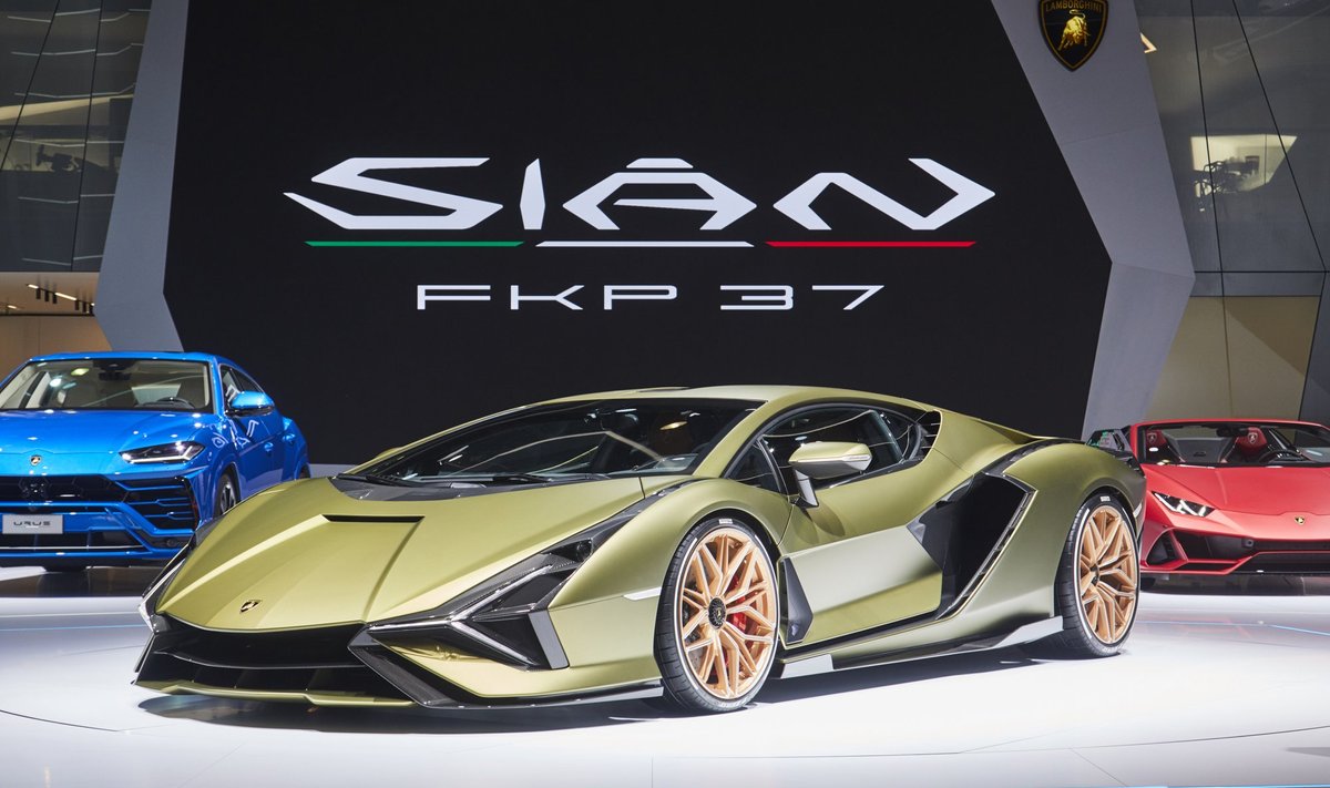 Frankfurto automobilių parodoje "Lamborghini" pristatė naują superautomobilį "Sian"
