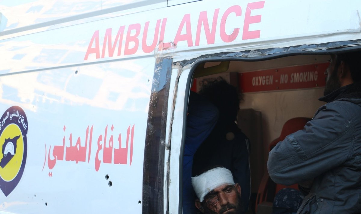 Irane į tarpeklį nukritus mikroautobusui žuvo 13 žmonių
