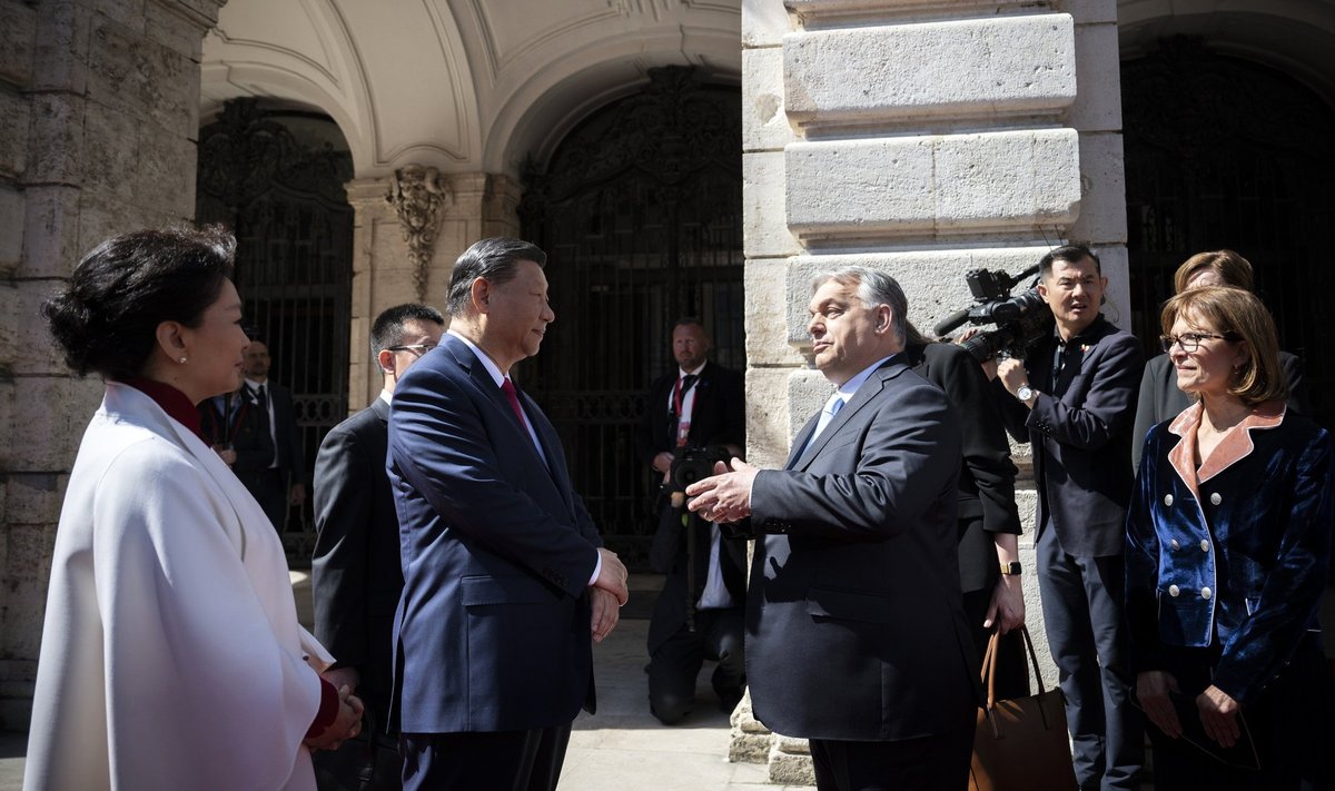 Xi Jinpingas su Viktoru Orbanu per vizitą Vengrijoje