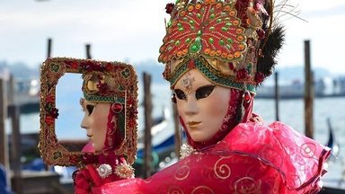 Карнавал в Венеции открылся "Полетом ангела"