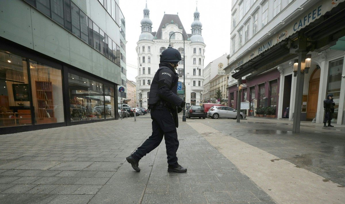 Austrijos policija Vienoje ieško šaulio