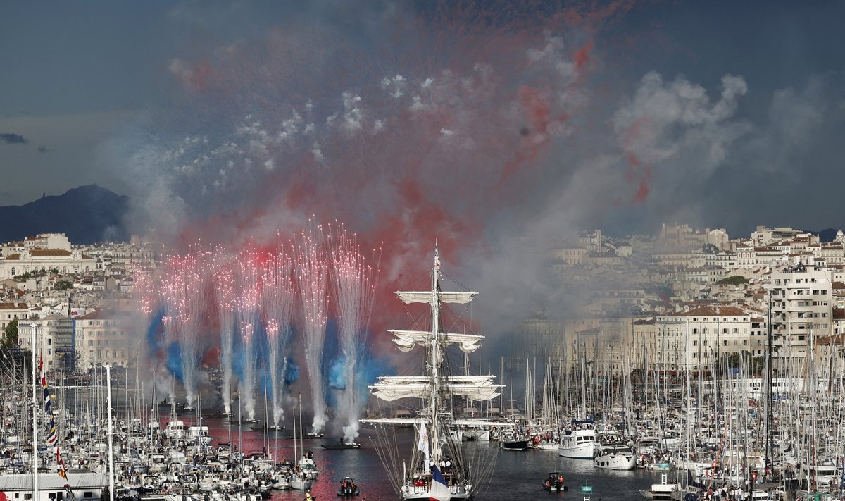 Trečiadienį į Prancūziją istoriniu stiebiniu laivu atplukdoma olimpinė ugnis