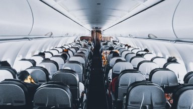Kiek ilgai kelionių organizatoriai pasiryžę skraidinti tuščias lėktuvo kėdes be turistų jose?
