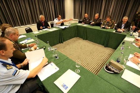 Baltijos šalių ir Lenkijos kariuomenių vadai susitiko su vyriausiuoju sąjungininkių pajėgų Europoje vadu Philipu Breedlove'u. I. Budzeikaitės nuotr.