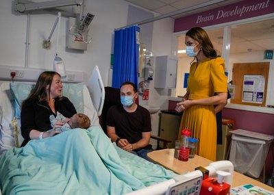 Kate Middleton apsilankė Karališkojoje Sario grafystės ligoninėje.