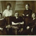 Lietuvos moterų gyvenimas pastarąjį šimtmetį: kodėl šalies inteligentai nenorėjo vesti lietuvių