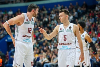 Kšištofas Lavrinovičius, Adas Juškevičius