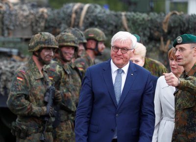 Vokietijos prezidentas Frankas-Walteris Steinmeieris Lietuvoje šalie Dalios Grybauskaitės ir Vokietijos karių