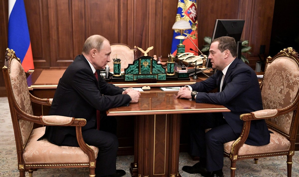 Dmitrijus Medvedevas, Vladimiras Putinas