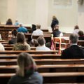 Suabejojo bažnyčios sprendimu atnaujinti pamaldas su tikinčiaisiais: ar tai atsakinga?