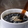 Mokslininkai paaiškino, kodėl kai kurie žmonės negali gyventi be kavos