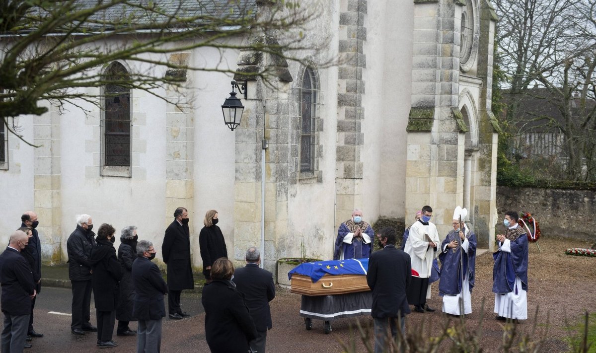 Buvęs Prancūzijos prezidentas palaidotas kuklios ceremonijos metu