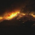 Prie Kalifornijos pakrantės siaučiant miškų gaisrams, šimtai žmonių paliko namus