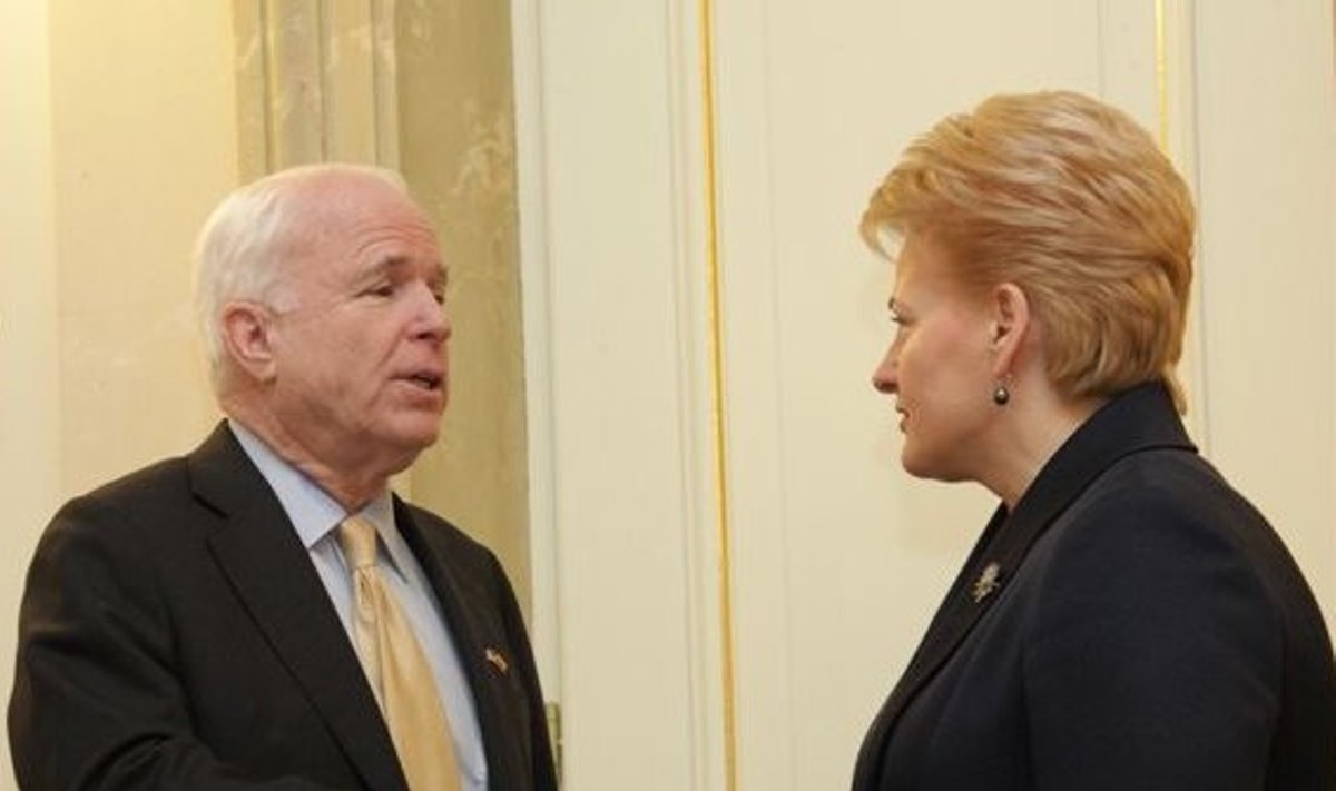 Johnas McCainas ir Dalia Grybauskaitė