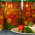 Marinuoti pomidoriukai su gvazdikėliais ir cinamonu