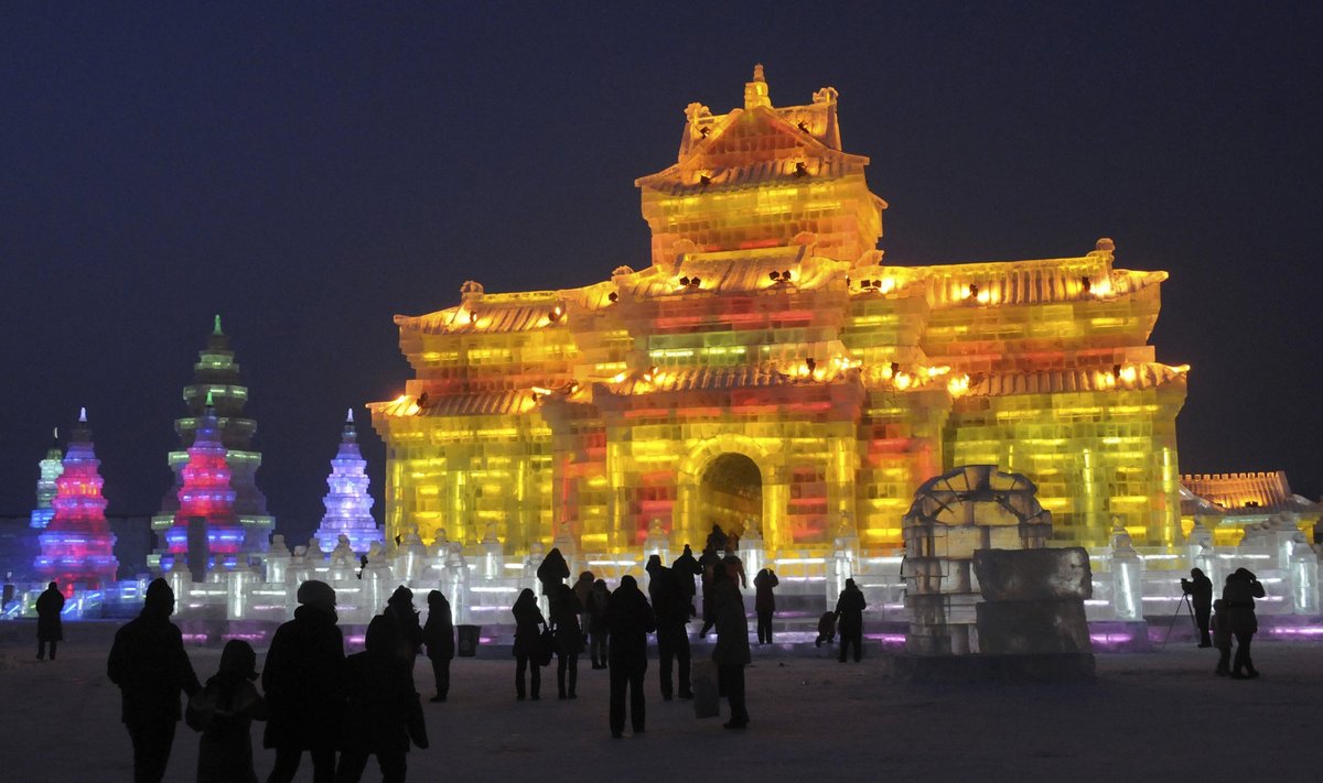 Kinijoje vyksta kasmetinis ledo skulptūrų festivalis