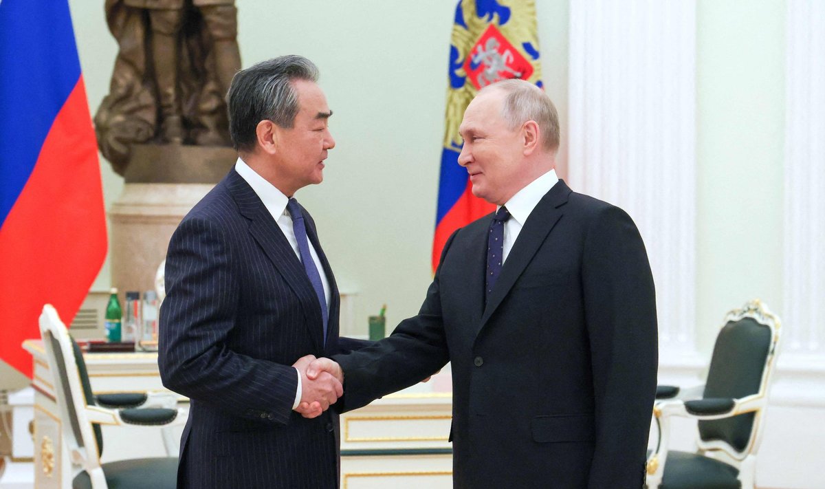 Wang Yi, Vladimiras Putinas
