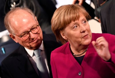 Wolfgangas Ischingeris, Angela Merkel