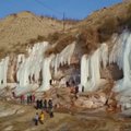 Kinijoje turistus ir fotografus masina įspūdingos ledo kaskados