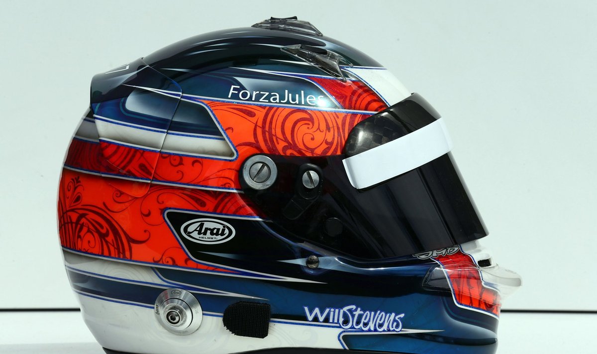 "Manor" komandos piloto Williamso Stevenso šalmas