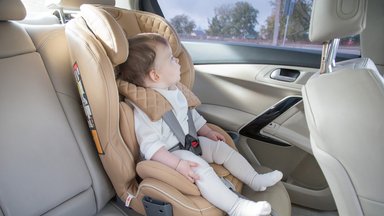 Kaip saugiai vežti vaikus automobilyje