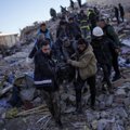 Žemės drebėjimų Turkijoje ir Sirijoje aukų skaičius viršijo 28 tūkst., dar randama išgyvenusiųjų