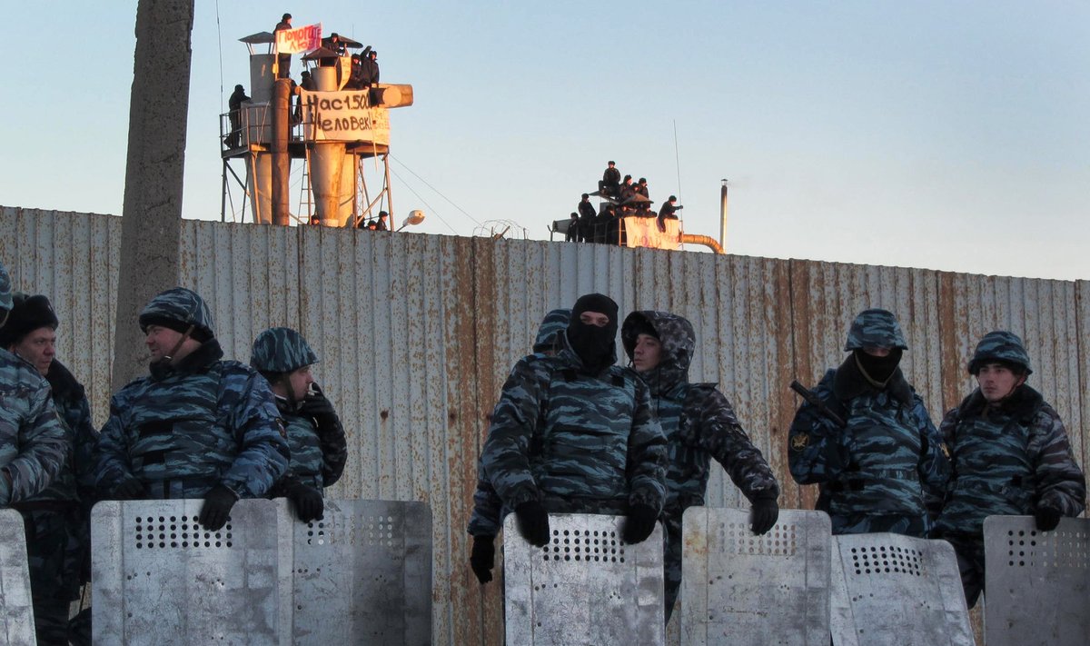 Rusijoje kaliniai užlipo ant kalėjimo stogo