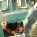 Mėgėjiškame vaizdo įraše – Irako maištininkų paradas su pagrobtais kariuomenės automobiliais