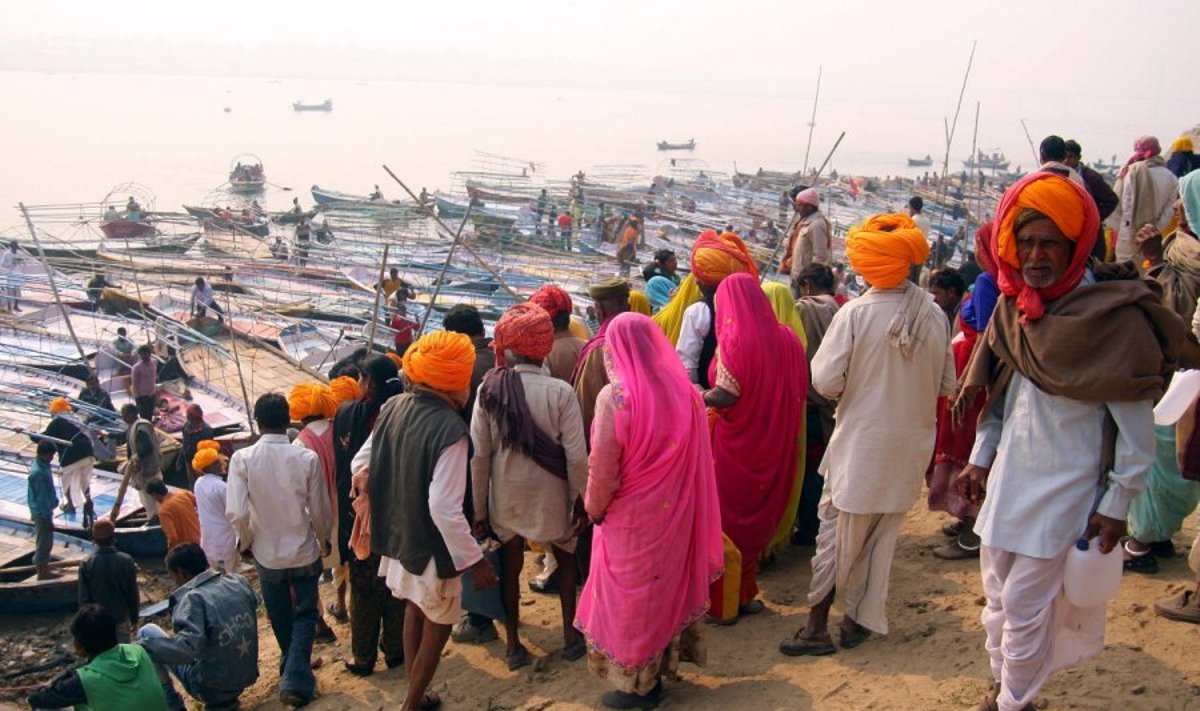 Piligrimai renkasi į masinę apsiprausos šventę, Indija