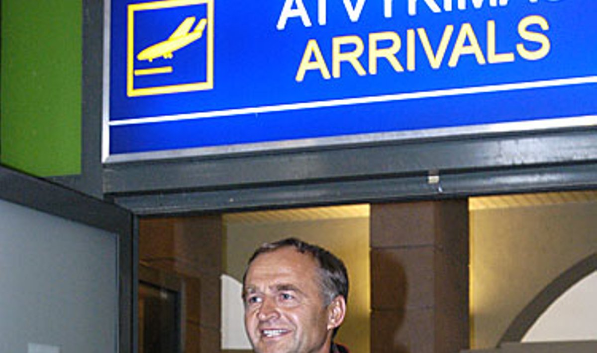 Jurgis Kairys atvyksta į Vilniaus oro uostą