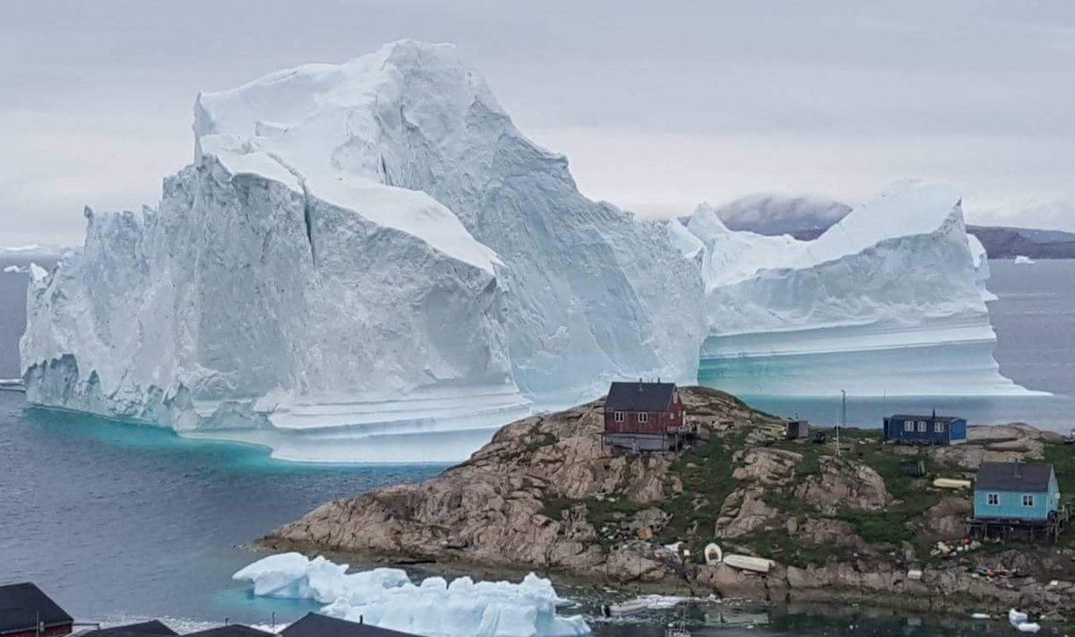 Milžiniškas ledkalnis Grenlandijoje