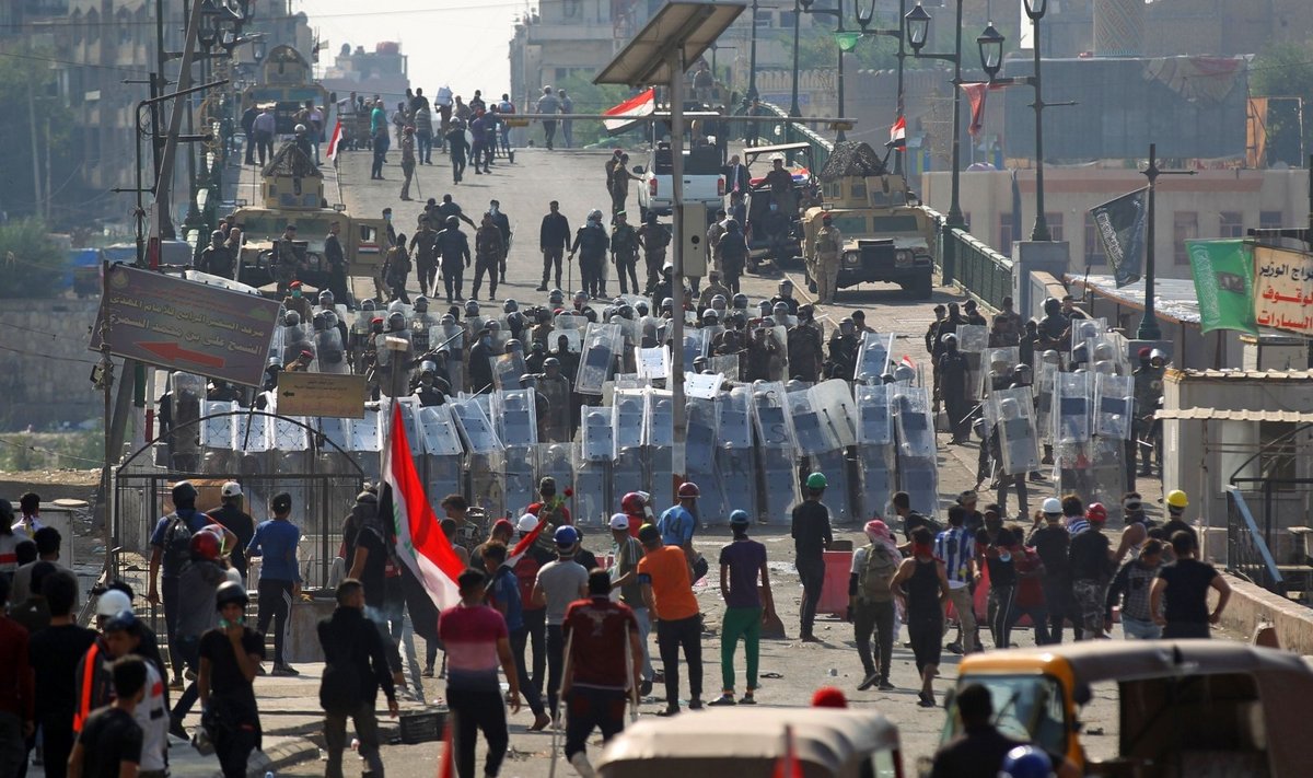 Bagdade ir Basroje žuvo daugiau nei dešimt demonstrantų