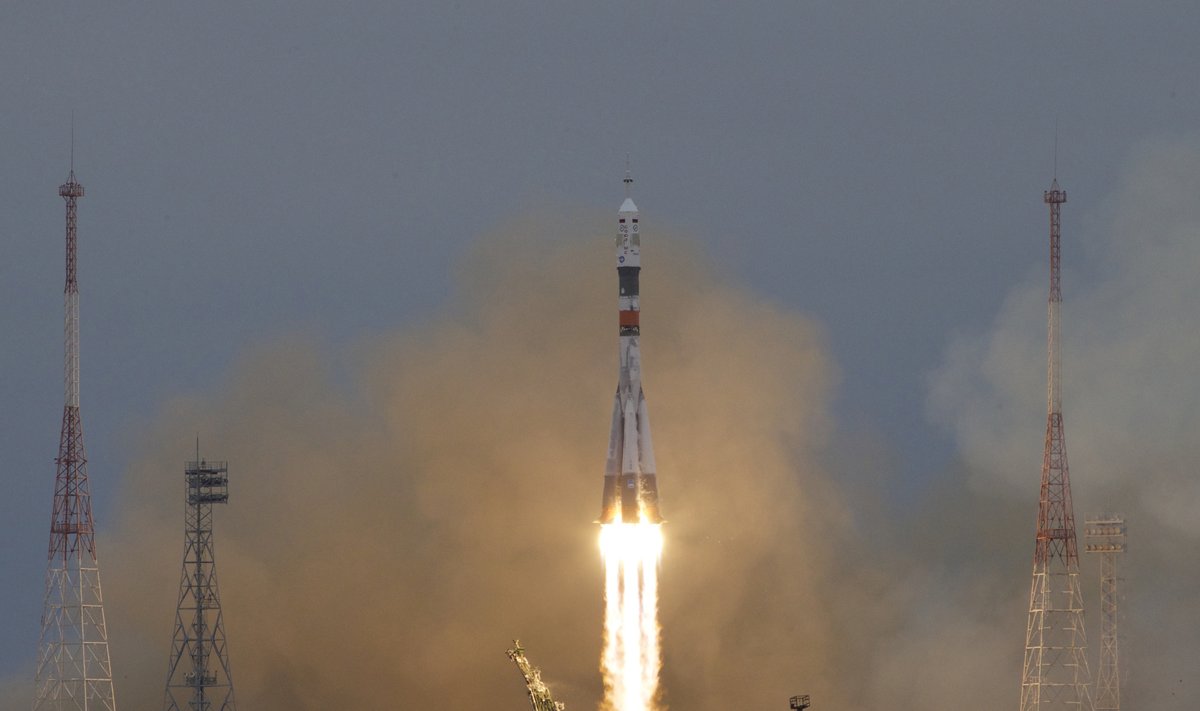 Raketa išskraidino į TKS du rusus ir amerikietį