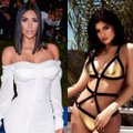 Šeimos pagausėjimo laukiančią K. Kardashian pravirkdė žinia apie K. Jenner nėštumą