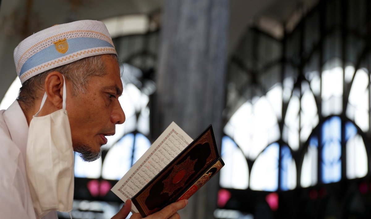 Musulmonas skaito Koraną