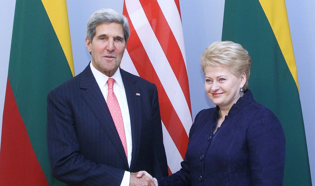 Johnas Kerry, Dalia Grybauskaitė