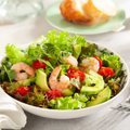 Gaivios krevečių salotos su avokadu – paruošite greitai ir labai lengvai