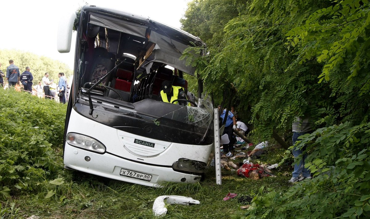Ukrainoje rusų maldininkų autobusui patekus į avariją žuvo 14 žmonių