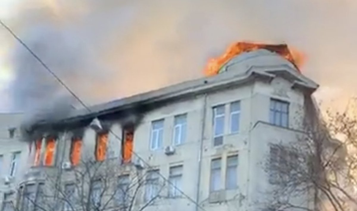 Odesoje per didelį gaisrą kolegijoje žuvo dėstytoja, 17 žmonių nukentėjo