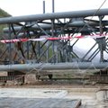 Baigta nesaugų kabamąjį lynų tiltą per Džinšos upę pakeisianti plieno konstrukcija